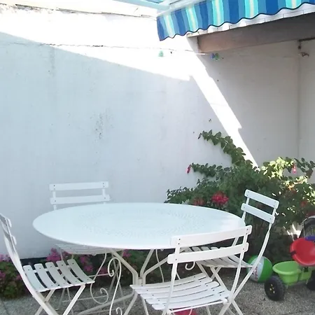 Charmante Maison T2 Avec Piscine Chauffee, Tennis, Proche Mer, Commerces, Et Wifi Inclus - Fr-1-231-307 別荘 *